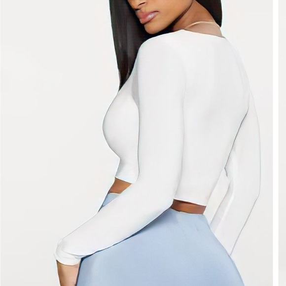 Brand new top from pretty little thing - Picture 2 of 4